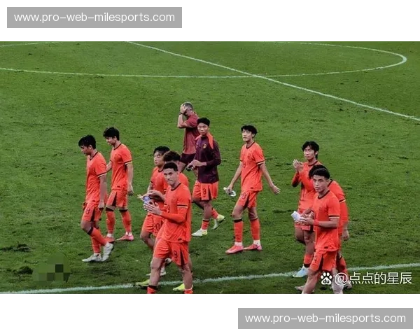 巅峰对决：当中超恒大vs宿敌，唤醒那段染红天际的足球狂热